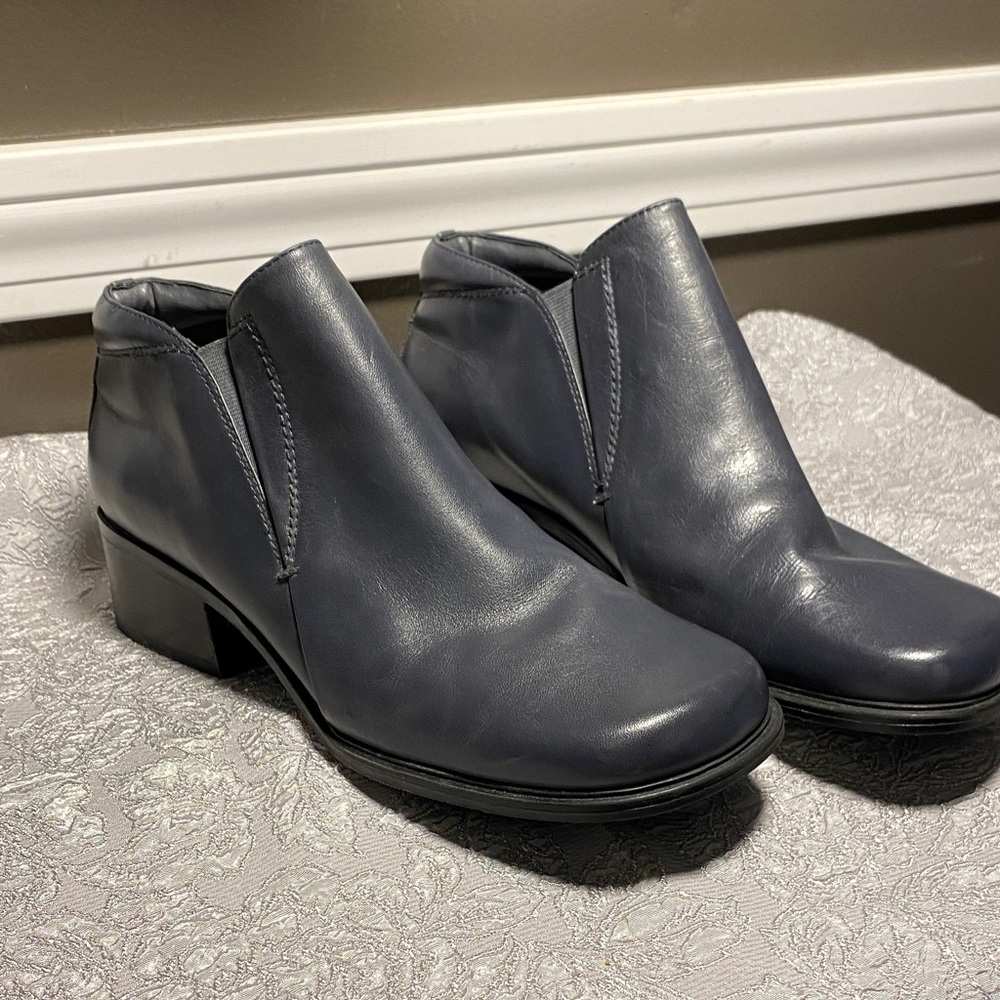 Markon 8.5 Very Styish Women's Square Toe Ankle Boots in Dark Gray NWOT